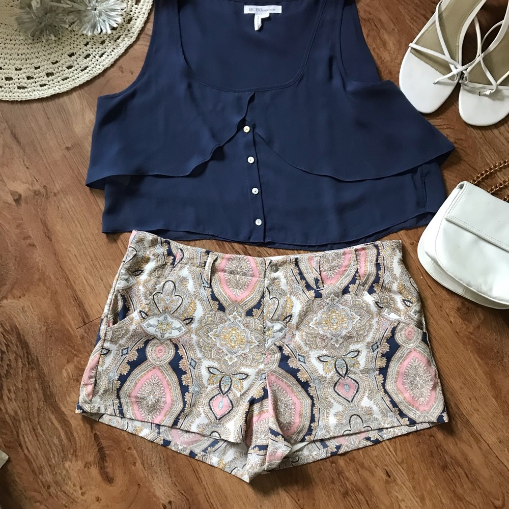 BCBGeneration Paisley Shorts Crepe Lined Very Side & Back Pocket Button Closure